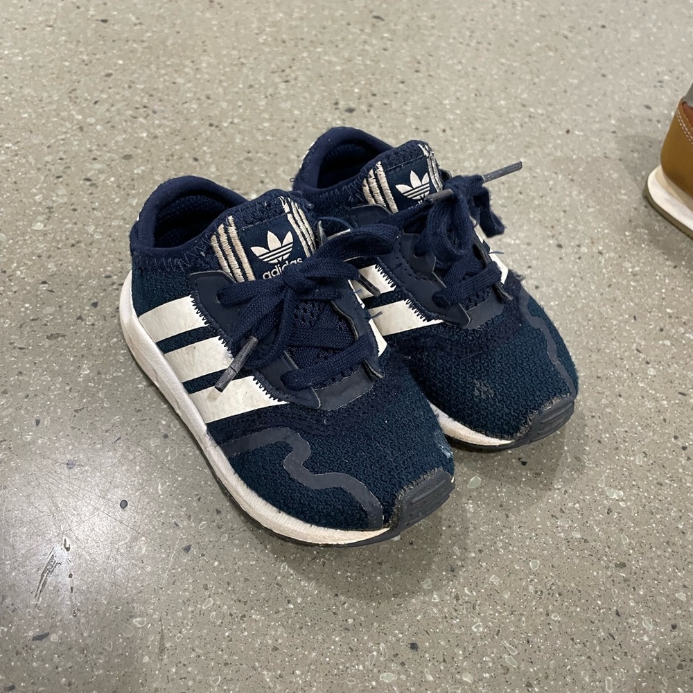 Adidas tennis shoe